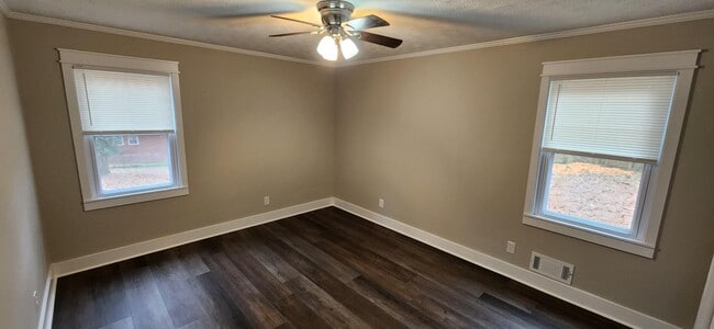 Foto del edificio - 403 Leola Dr