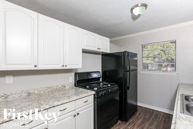 Building Photo - 106 Rock Valley Dr