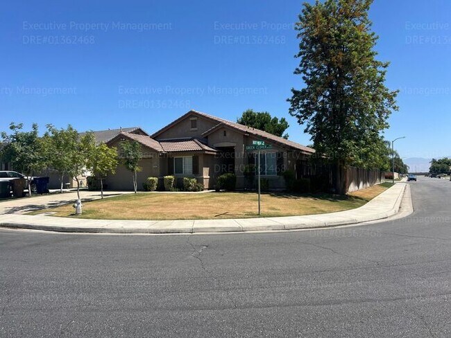 Foto del edificio - 3 bedroom/ 2 bathroom corner house