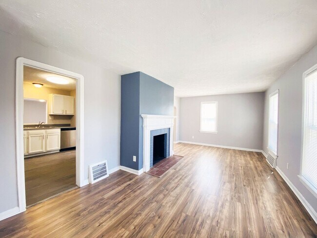 Foto del edificio - 4 Bed - 1 Bath Colonial for Rent!