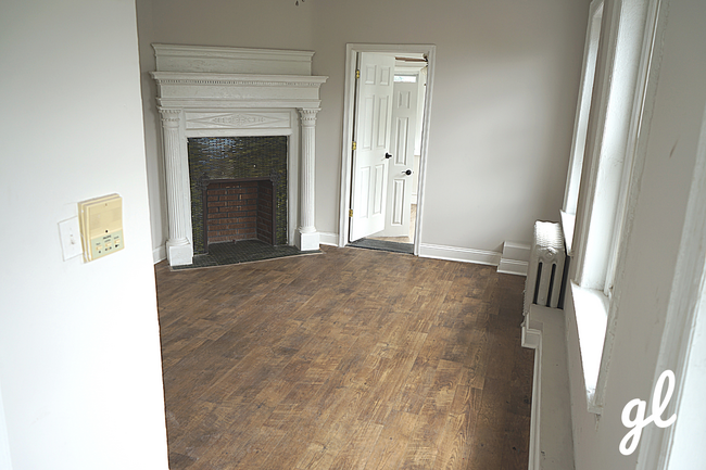 Living w/faux Fireplace - 5145 Pine St