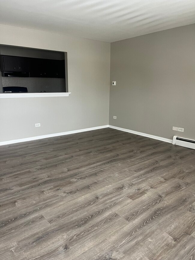 Building Photo - 8817 S Roberts Rd