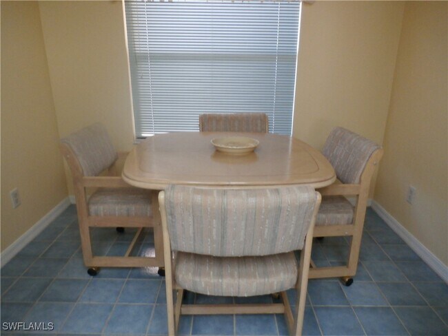 Foto del edificio - 12150 Kelly Sands Way