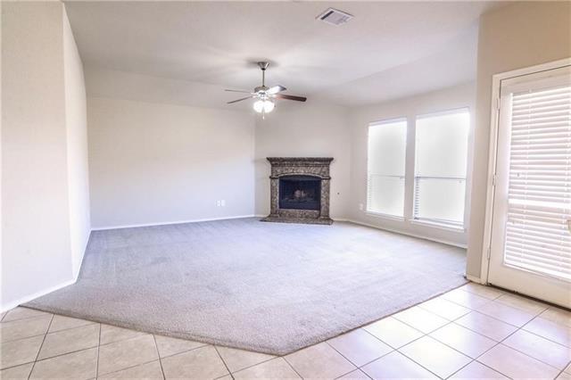 Foto del edificio - 1025 Lake Grove Dr