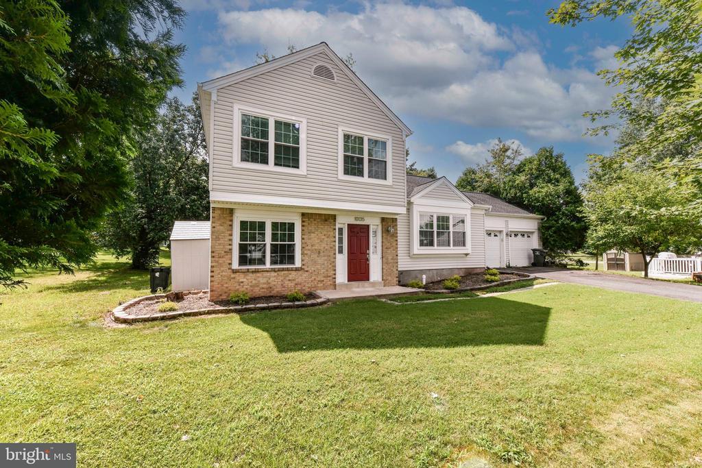 Primary Photo - 10135 Forest Hill Cir