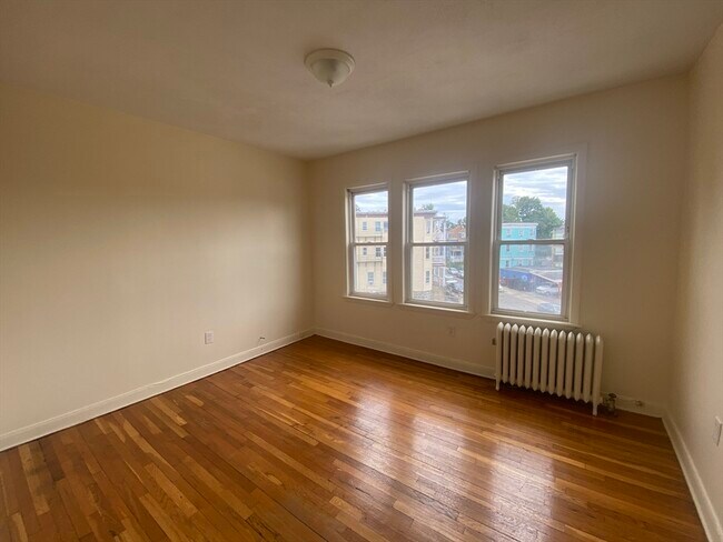 Building Photo - 130 Talbot Ave