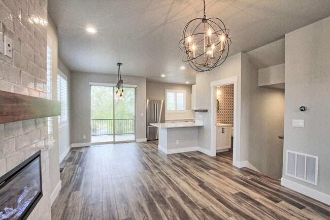 Building Photo - Newer 2 bed 2.5 bath Castle Rock townhome.