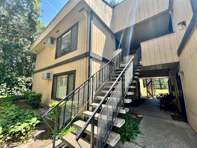 Building Photo - 6724 Plymouth Rd