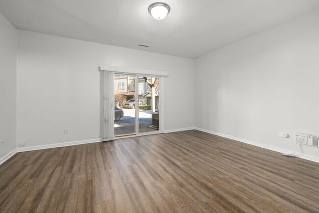 Building Photo - Move-In Ready Home in North Raleigh!