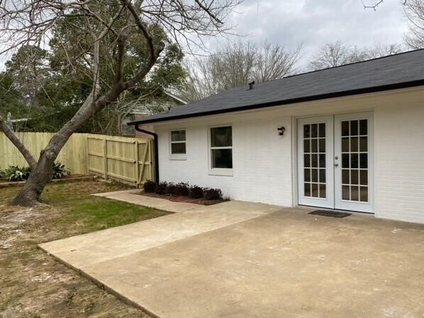 Building Photo - 2315 Mimosa Dr