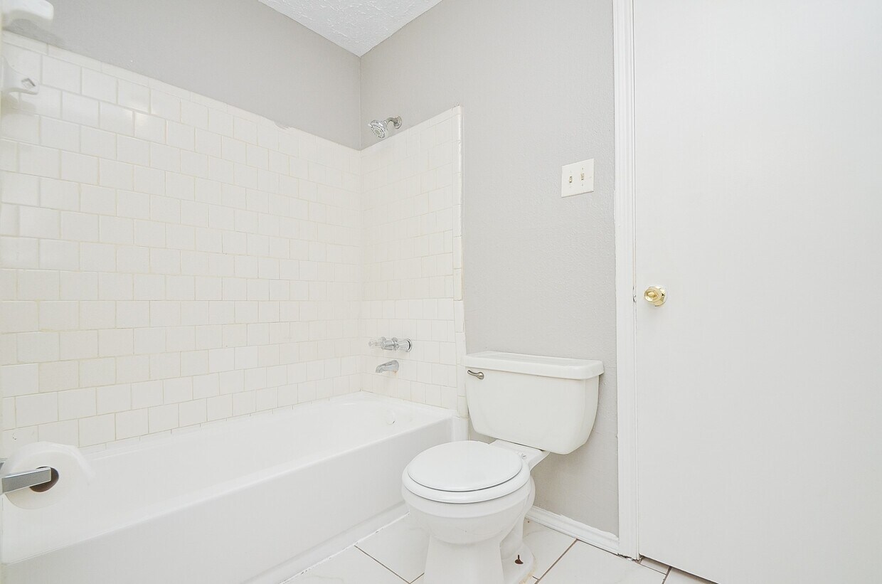 Foto principal - 8231 Furlong Ln