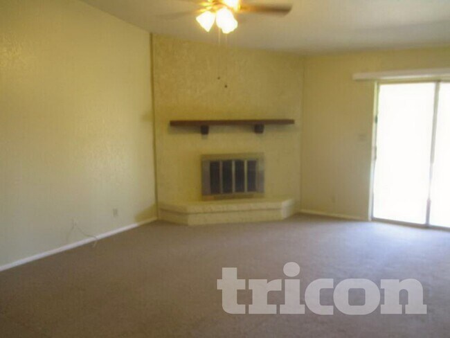 Foto del edificio - 4323 W Poinsettia Dr