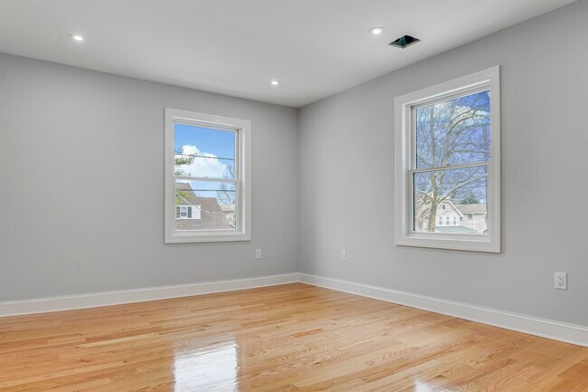 Foto del edificio - 380 Morse Ave