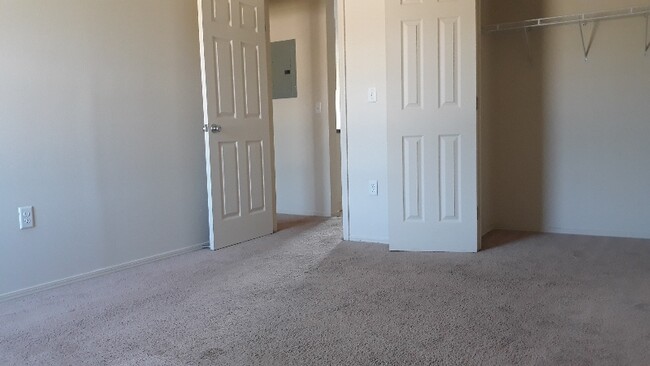 Building Photo - 408 27th St