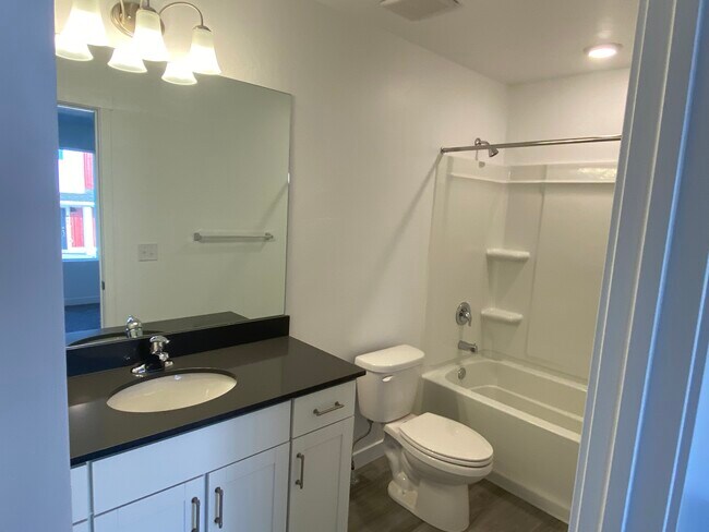 Building Photo - 943 Thunderbolt Ct