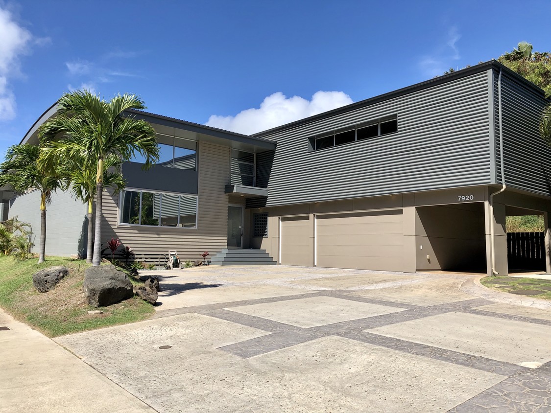 Front view of main house - 7920 Hawaii Kai Dr