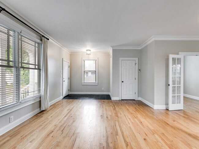 Building Photo - 3 Bedroom Single Family Home in Atlanta