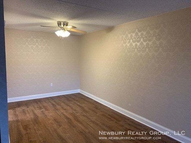 Building Photo - Luxurious Penthouse Retreat Available Now