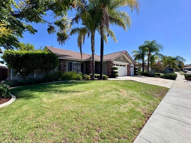 Foto del edificio - 687 Black Oak Cir