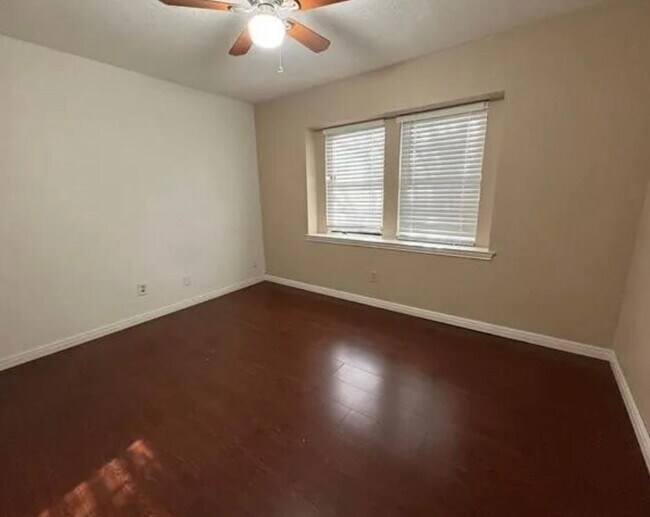 Foto del edificio - 1575 Longfellow Dr