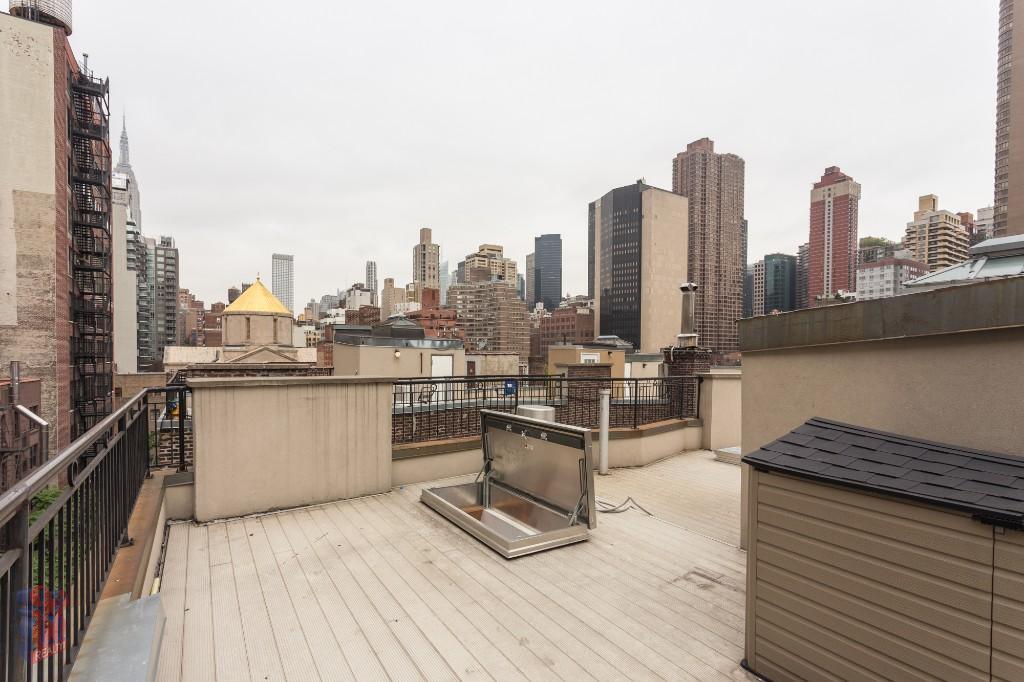 Primary Photo - 330 E 35th St
