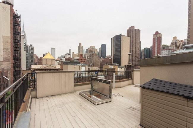 Building Photo - 330 E 35th St