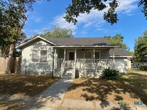 Building Photo - 111 N Cedar Ave