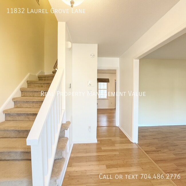Foto del edificio - 11832 Laurel Grove Ln