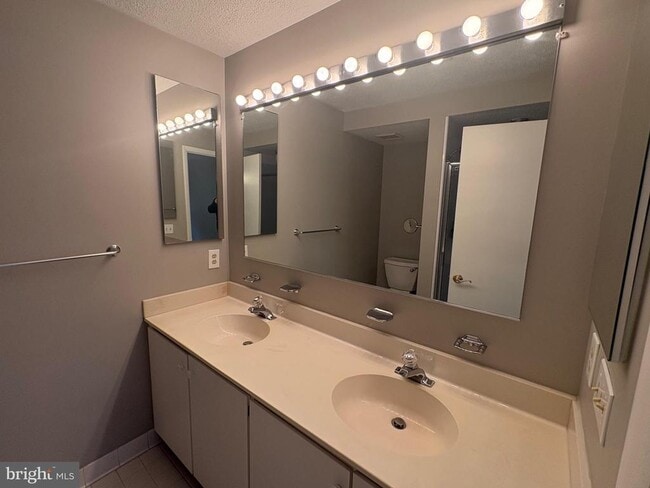 Building Photo - 6 Ballindine Ct