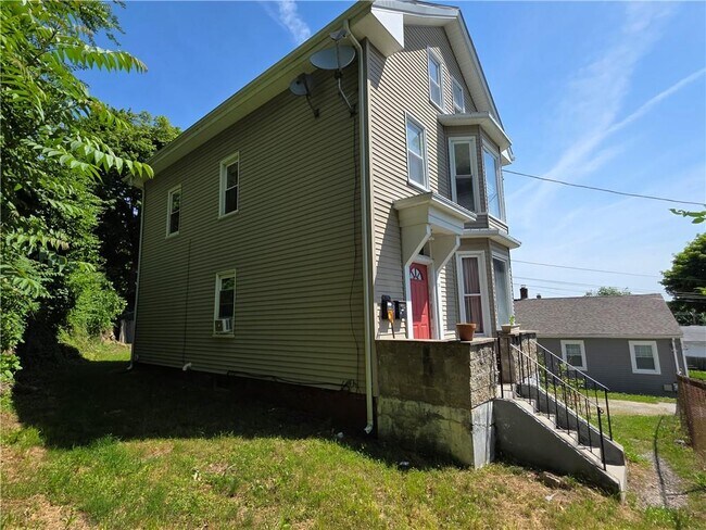 Foto del edificio - 216 Maplewood Ave