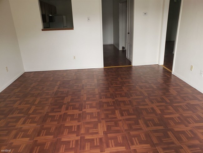 Building Photo - 2 br, 1 bath  - 102 Vaucluse Dr Apt D