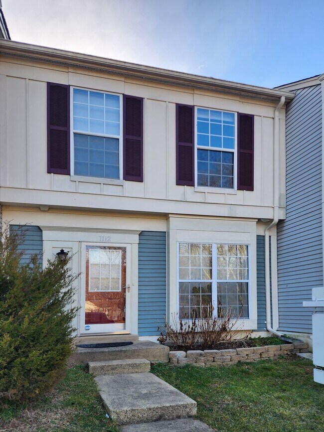 Building Photo - Gorgeous updated 2br/2ba TH
