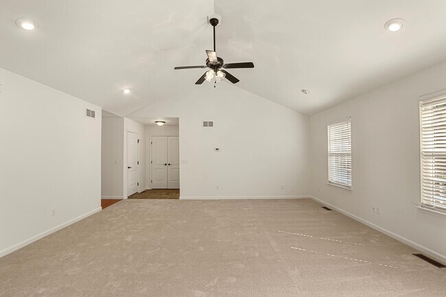 Foto del edificio - 76 Amy Ave