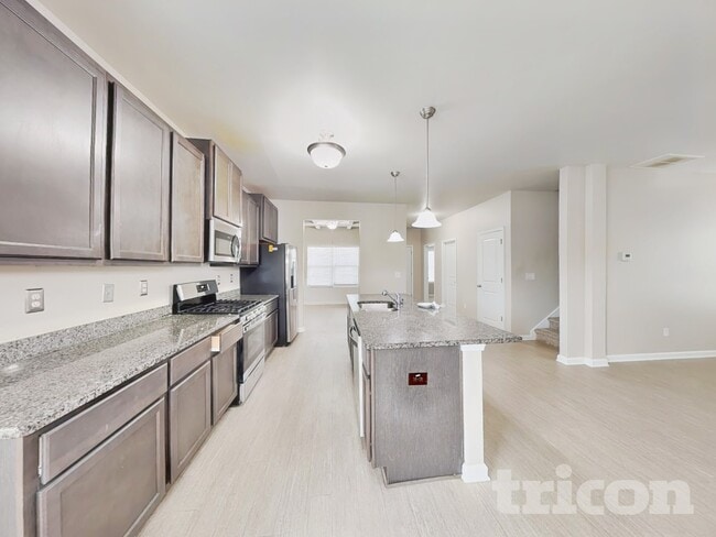 Building Photo - 656 Armitage Way