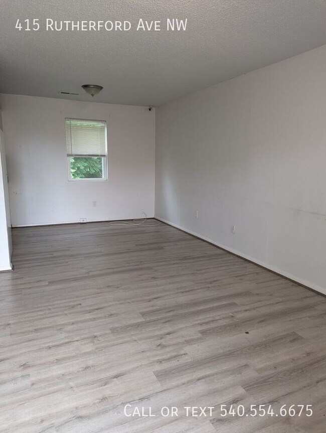 Foto del edificio - 415 Rutherford Ave NW