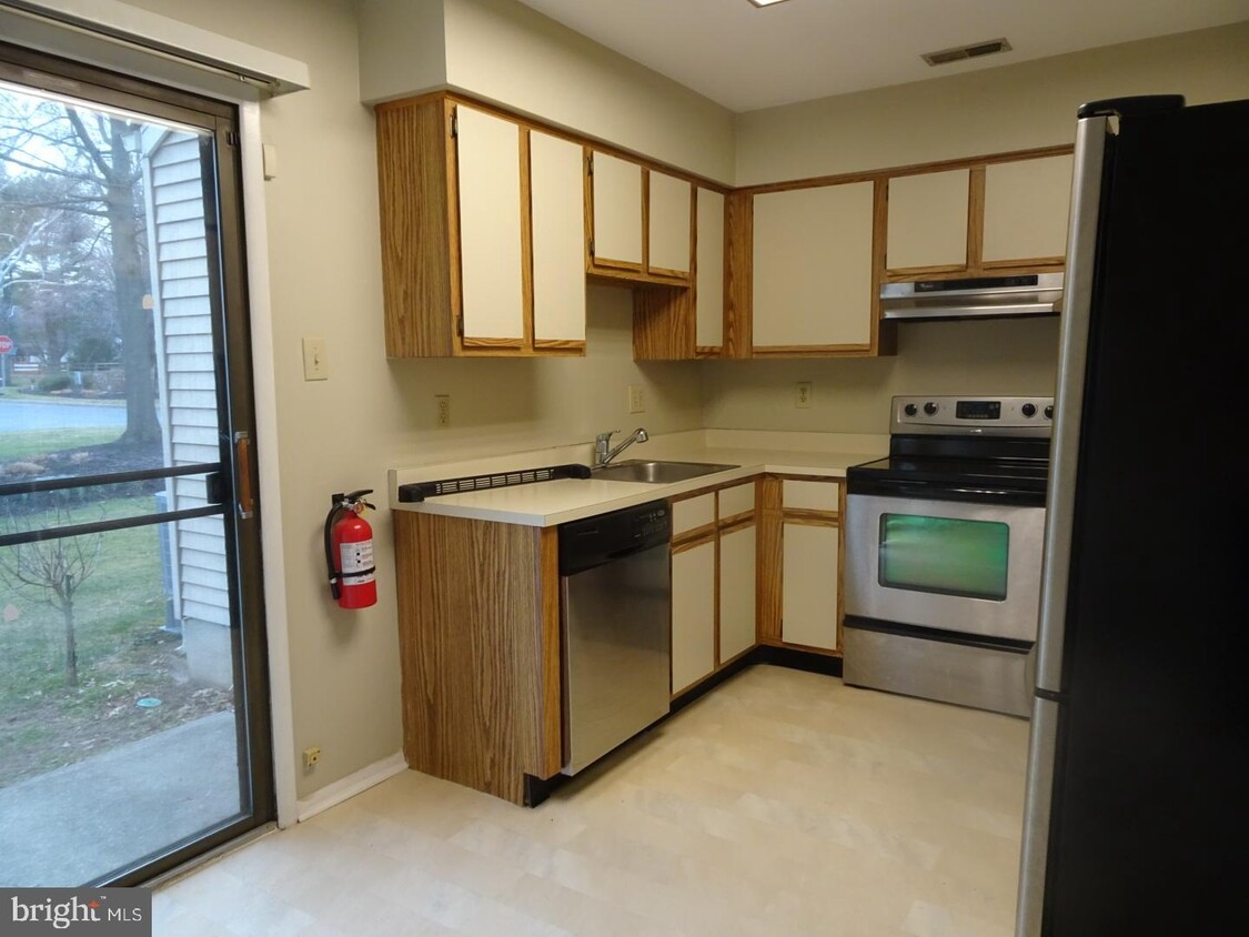 Foto principal - 503 Essex Ct