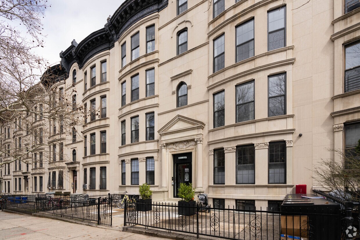 Primary Photo - 453 3rd St