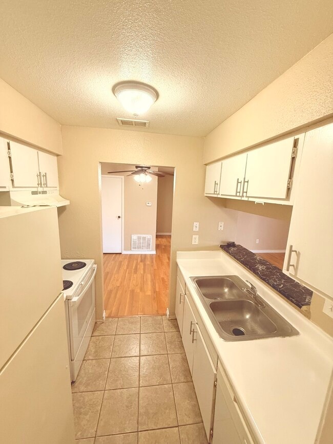 Building Photo - 12655 Ashford Meadow Dr