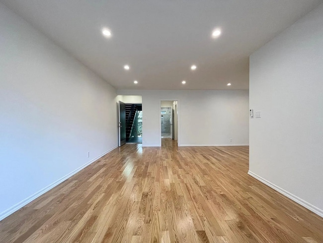 Building Photo - You will not want to miss out on this oppo...