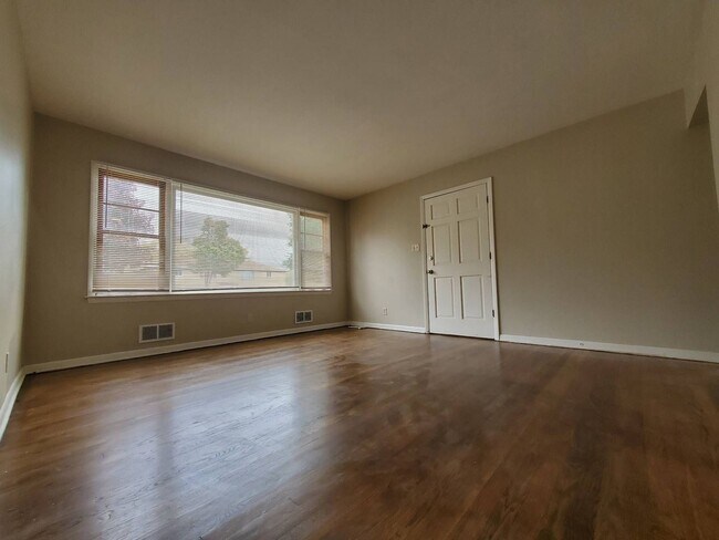 Building Photo - Villard Ave - 8129-31 W