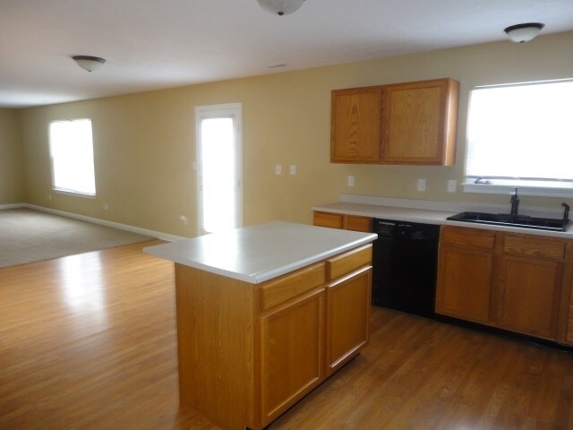 Building Photo - 960 Foxtail Ct