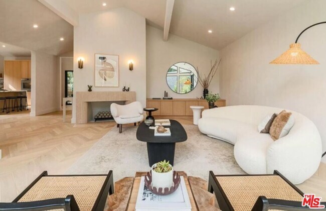 Foto del edificio - 2221 Bowmont Dr