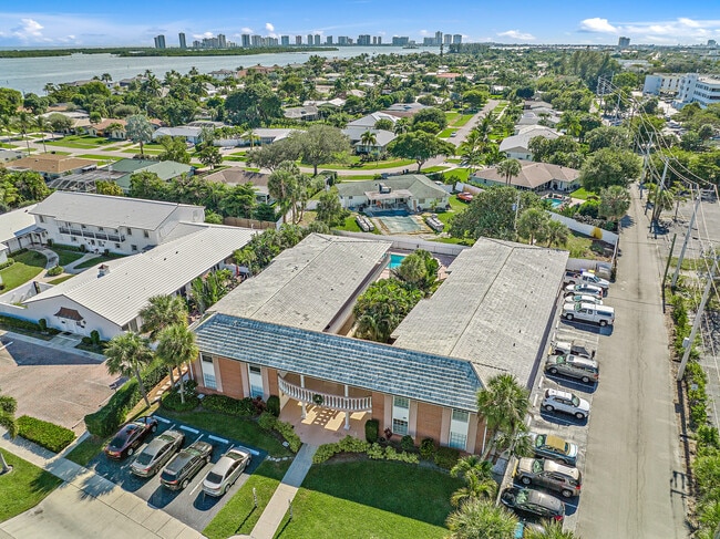 Building Photo - 148 Yacht Club Dr