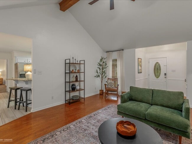 Foto del edificio - 2218 Middle Creek Blvd
