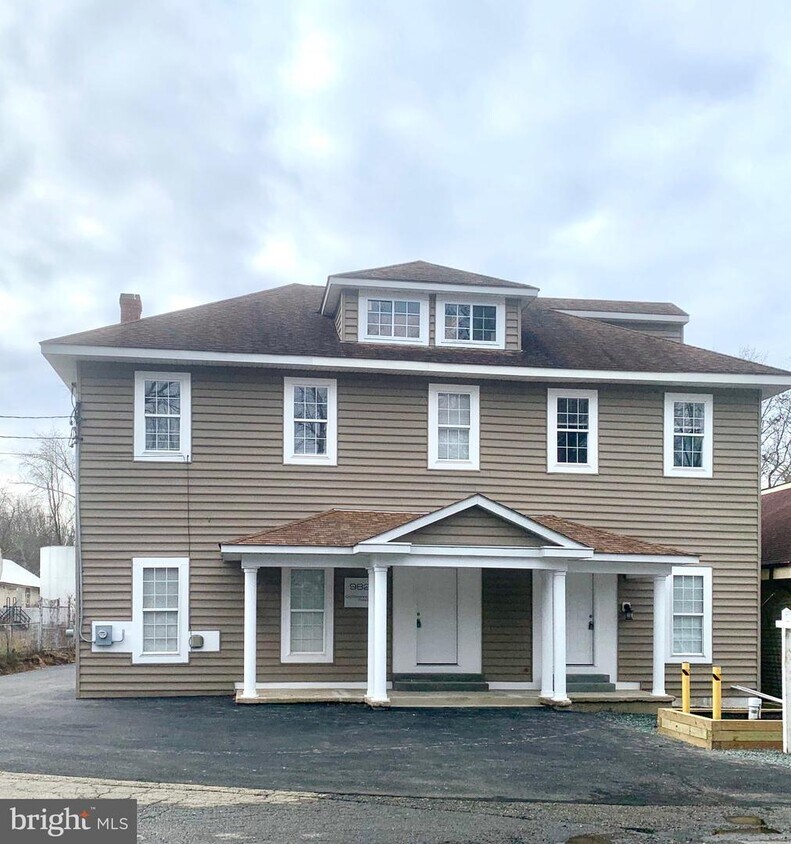 9829 Solomons Island Rd Unit 3, Owings, MD 20736 Room for Rent in