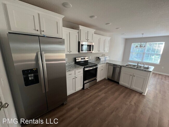 Building Photo - 3 br, 2 bath House - 819 N. Main St. 819 N...