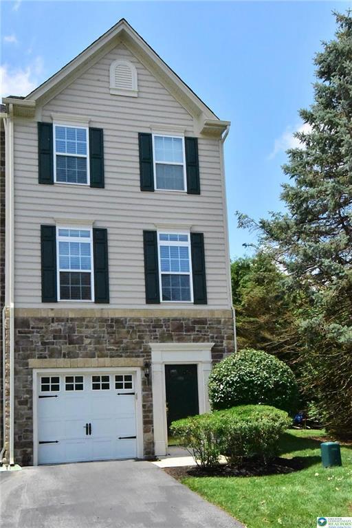 Building Photo - 1600 Oakridge Ln