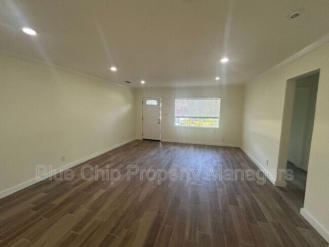 Foto del edificio - 4634 W Sunset Blvd