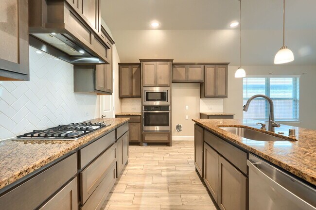 Foto del edificio - 580 Bradley Dr