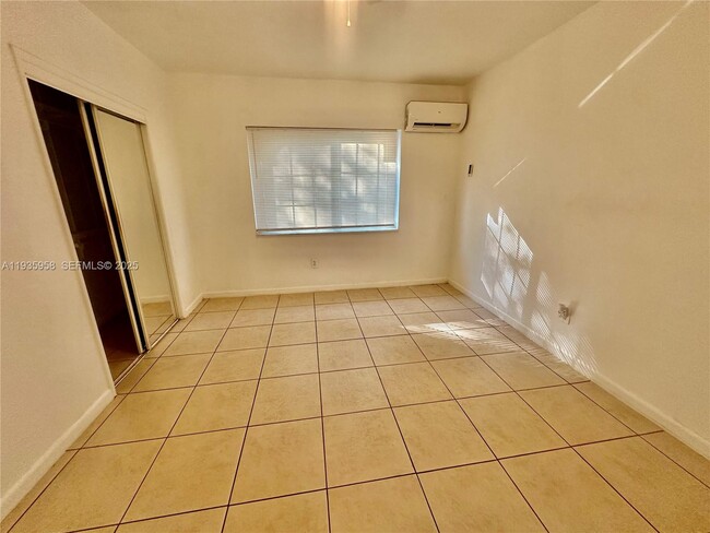 Foto del edificio - 745 NE 122nd St